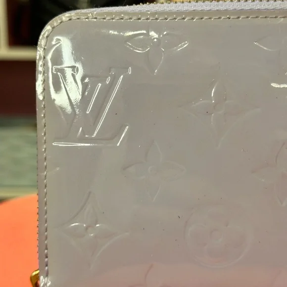 Louis Vuitton Zippy Vernis Lilac - Picture 4 of 16